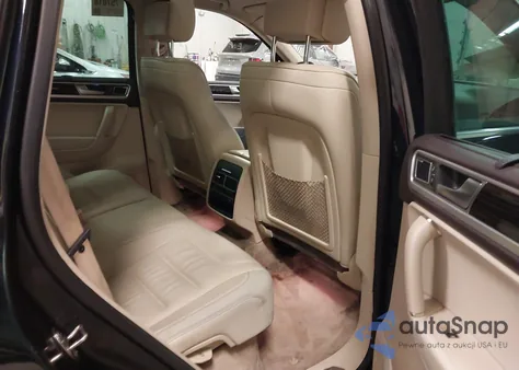 2015 Volkswagen Touareg V6 z USA, uszkodzony, nr VIN WVGEF9BP2FD001604